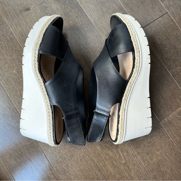 Clark's Artisan Women's Wedge Sandal Black Leather Rubber Sole Size 9.5 - Picture 8 of 9